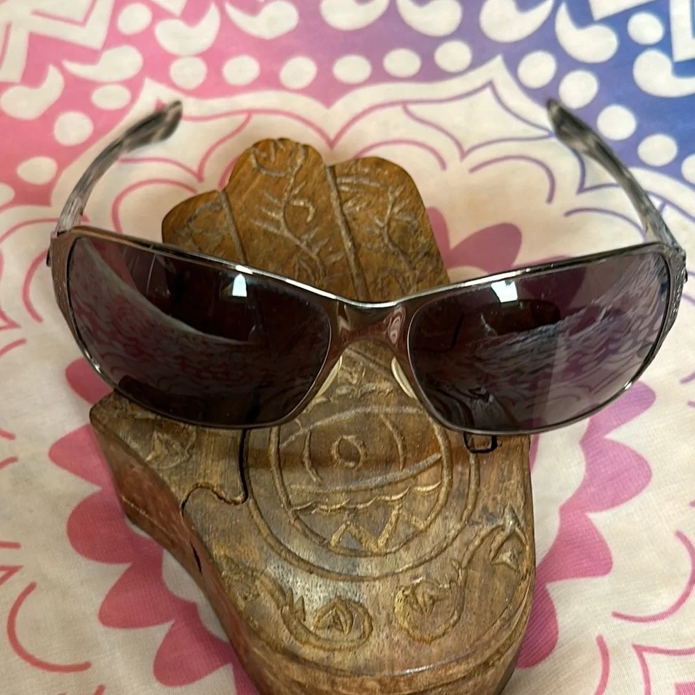 Retro Oakley Sunglasses [floral inlay pattern] - Picture 9 of 10